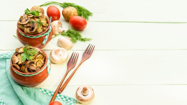 Farfurie cu mâncare caldă